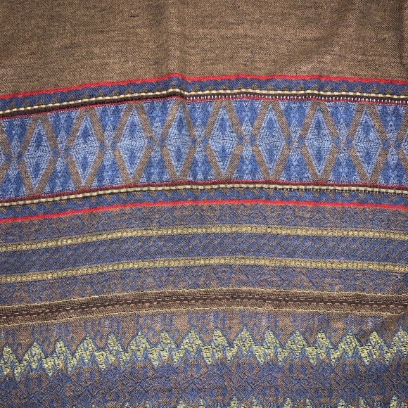 Poncho - Picture 2 of 2